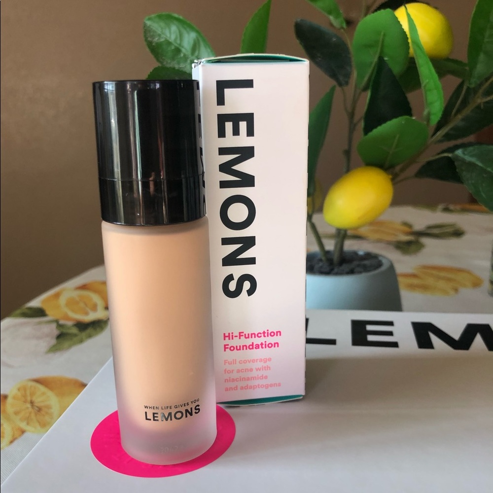 When Life Gives You LEMONS “Hi-Function Vegan Foundation” 220-3W **BRAND NEW!